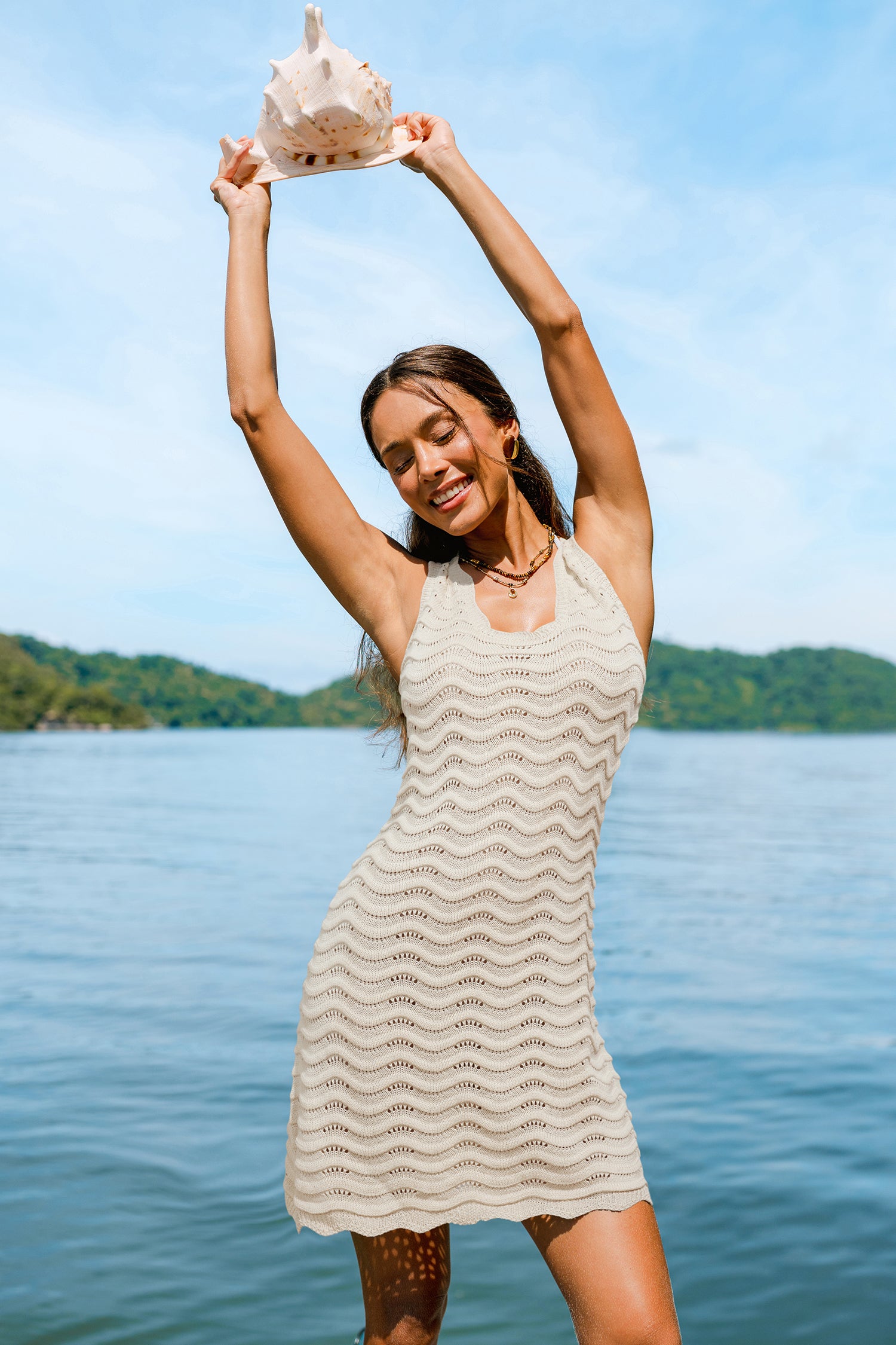 Ärmelloses Mini-Strick-Strandkleid in Beige