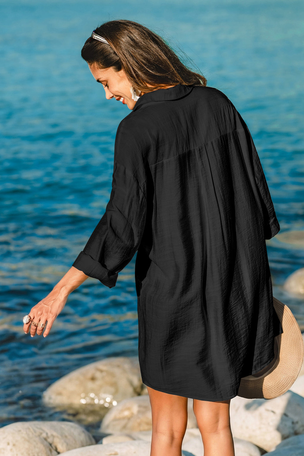Schwarzes Langarm Mini-Strandkleid