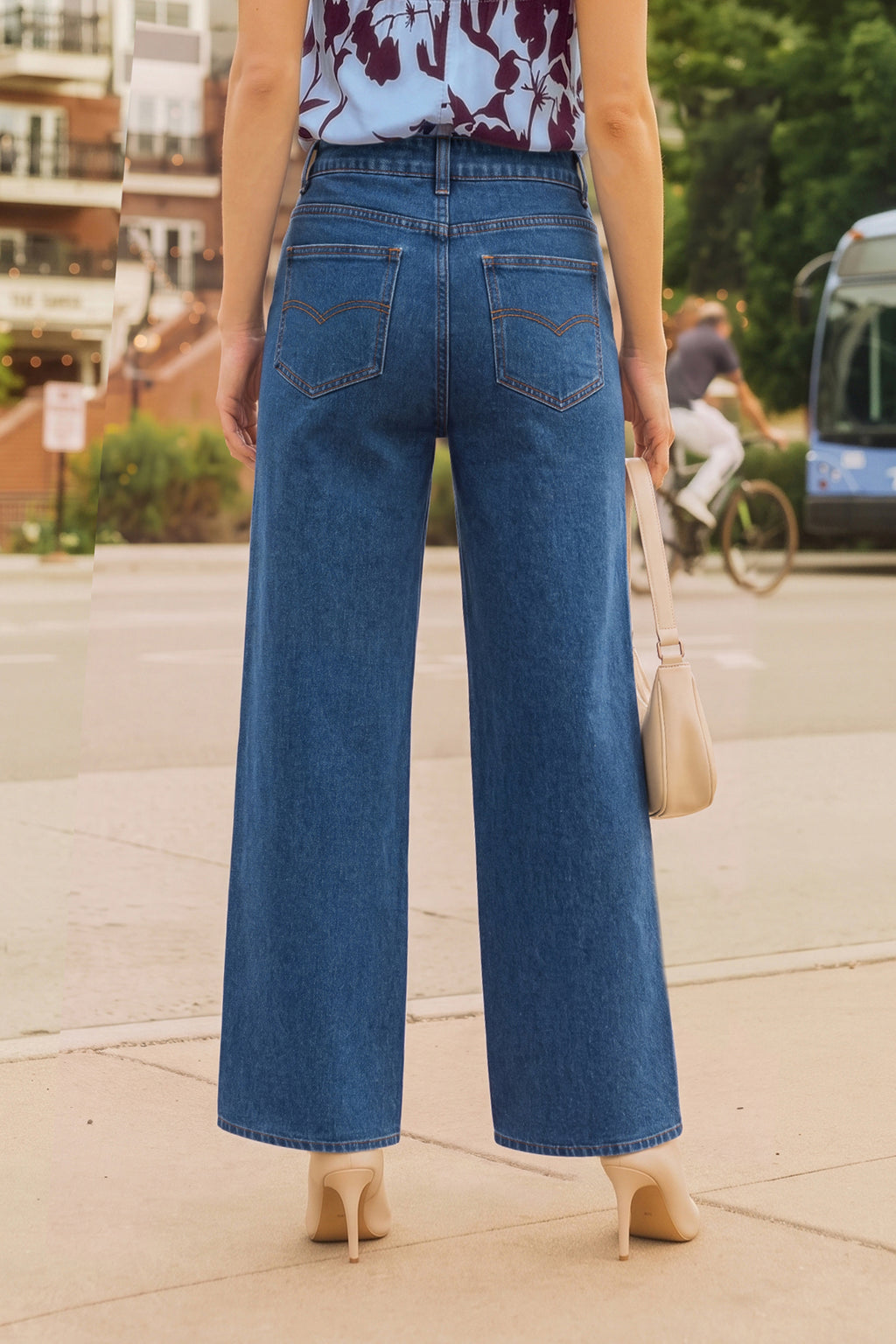 Dunkelblaue gerade Jeanshose