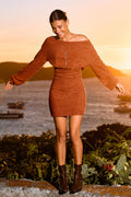 Braunes Langarm Mini-Strickkleid mit U-Boot-Ausschnitt