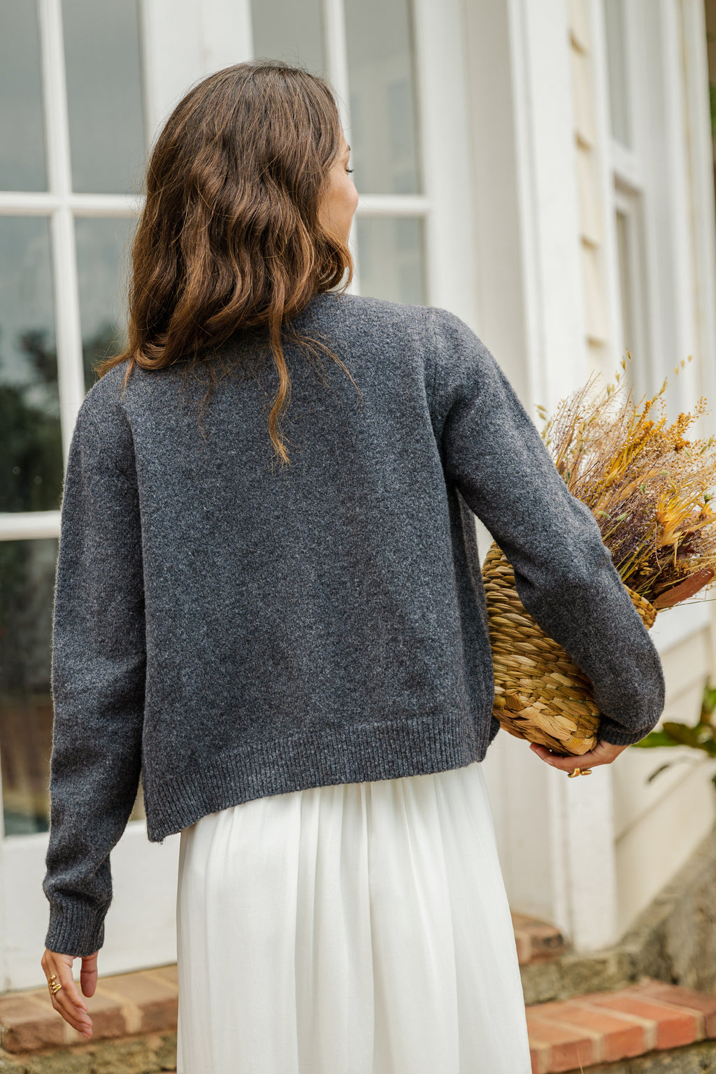 Graue Strickjacke mit Rundhalsausschnitt