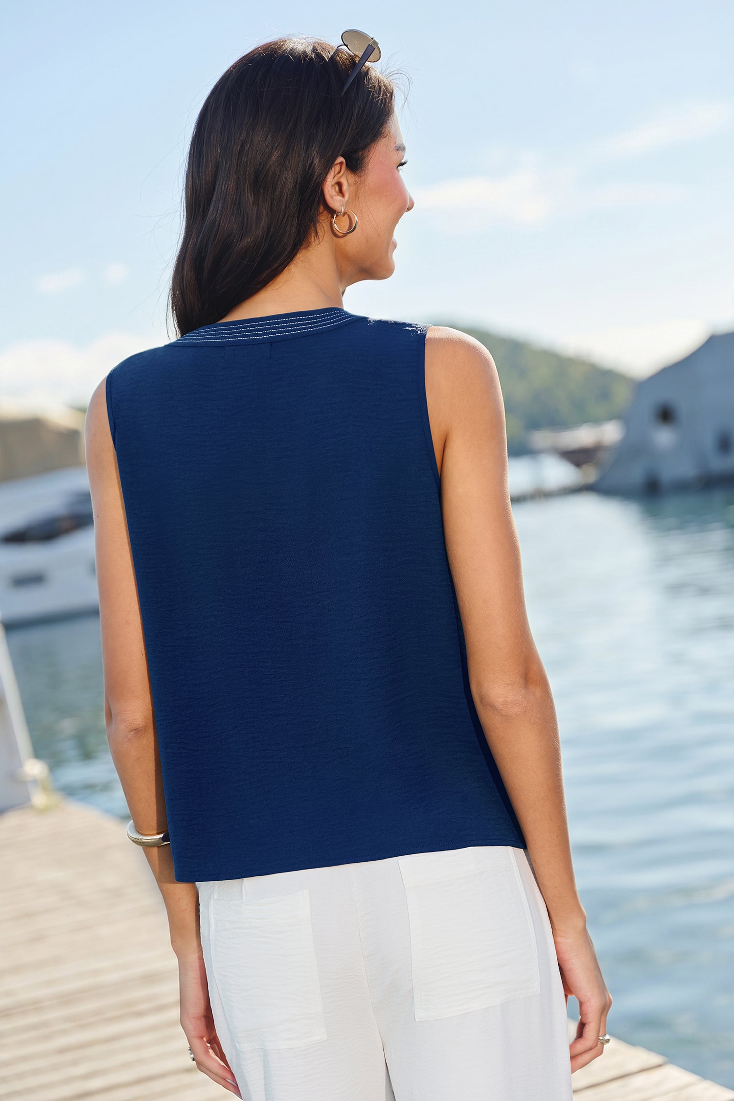 Marineblaues Ärmelloses Top