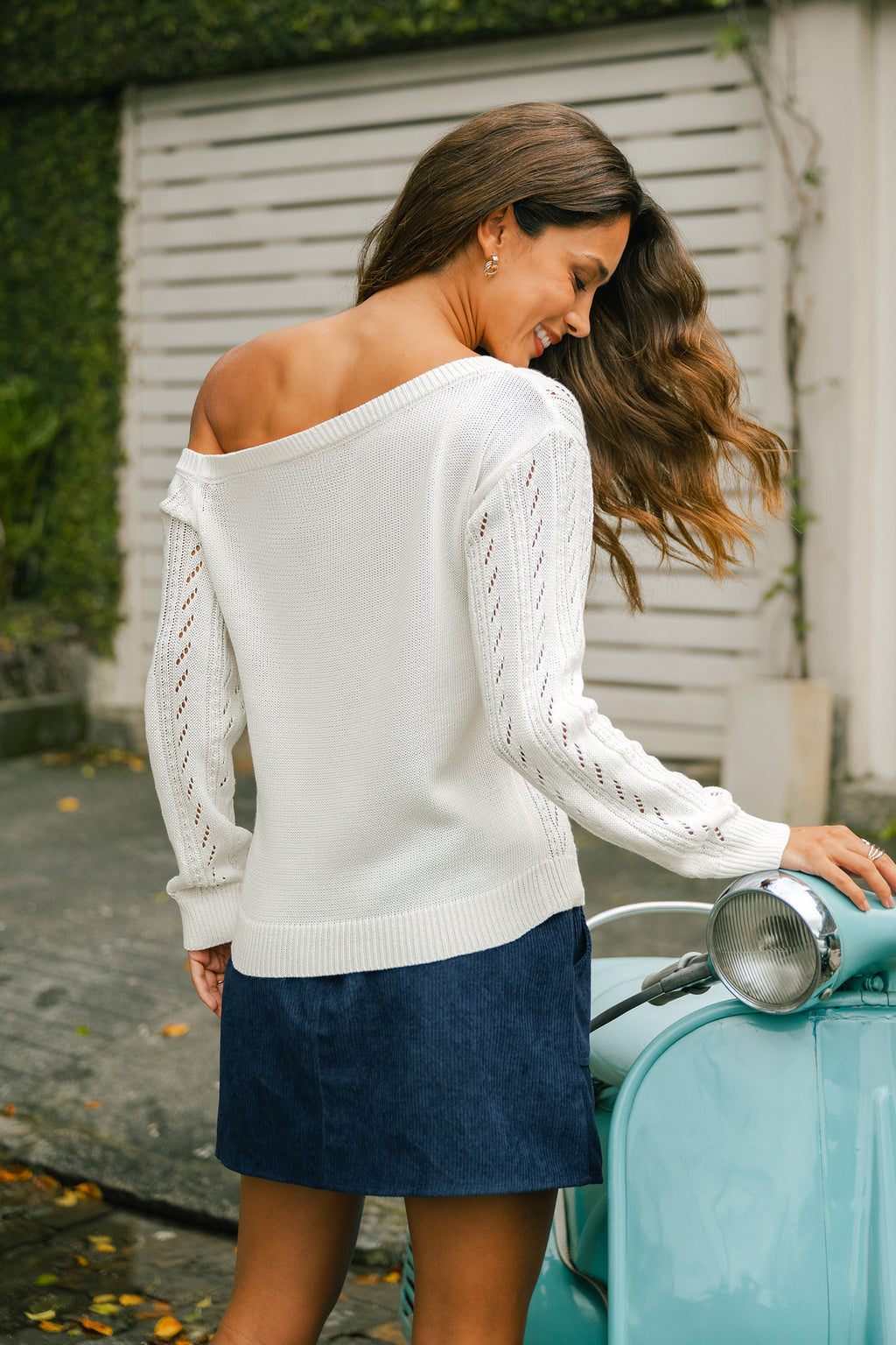Weißes Langarm Strick-Top mit asymmetrischem Ausschnitt