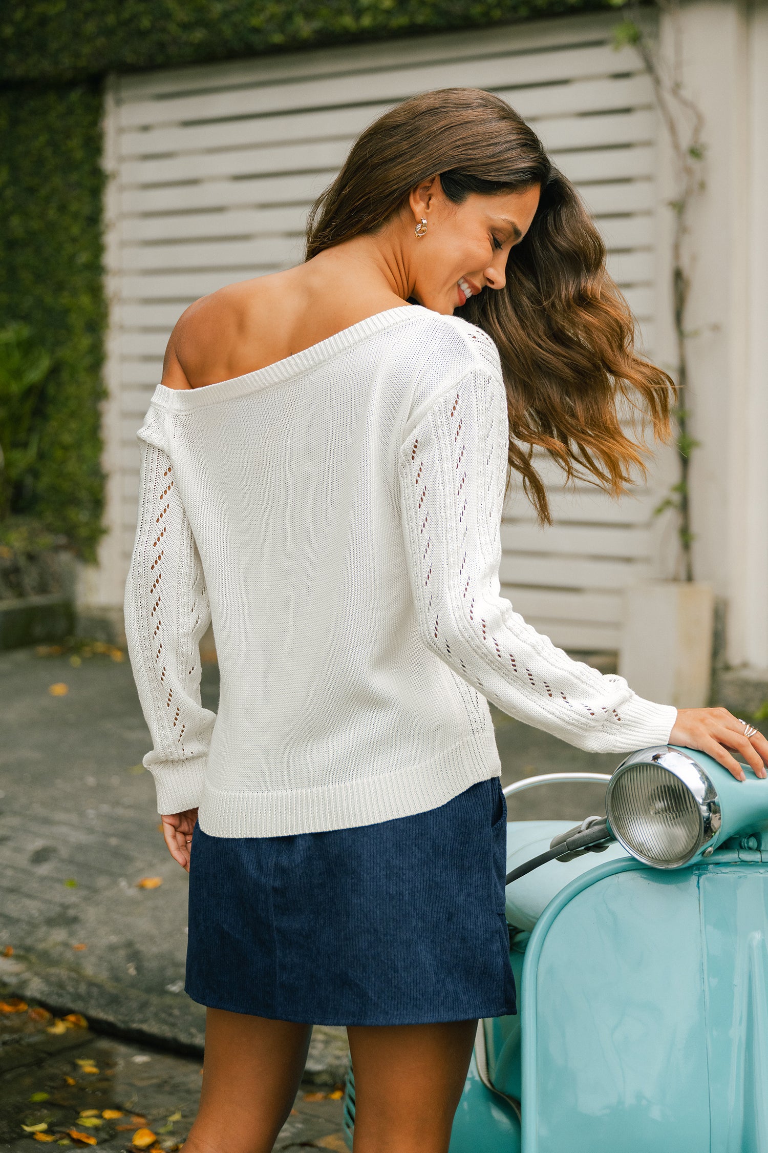 Weißes Langarm Strick-Top mit asymmetrischem Ausschnitt