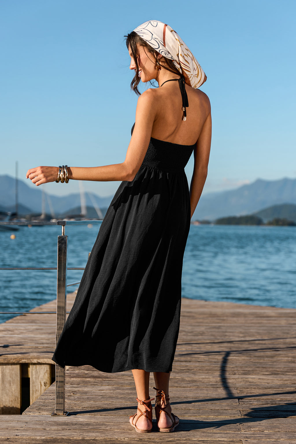Schwarzes Maxi-Strandkleid mit Herzausschnitt