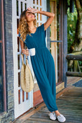 Blauer Jumpsuit mit V-Ausschnitt und Spitzenbesatz