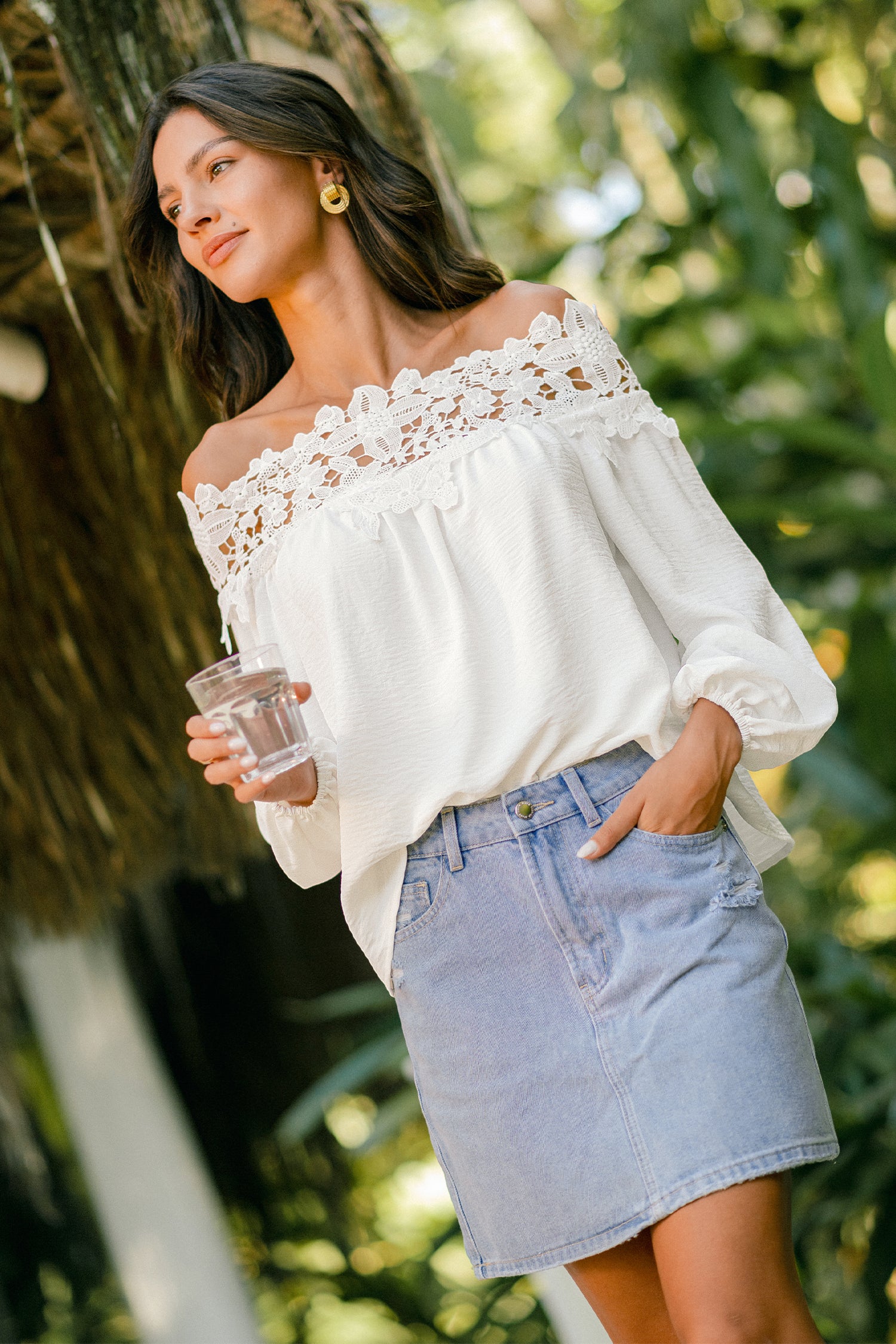 Weißes Off-Shoulder-Top mit Spitzenbesatz