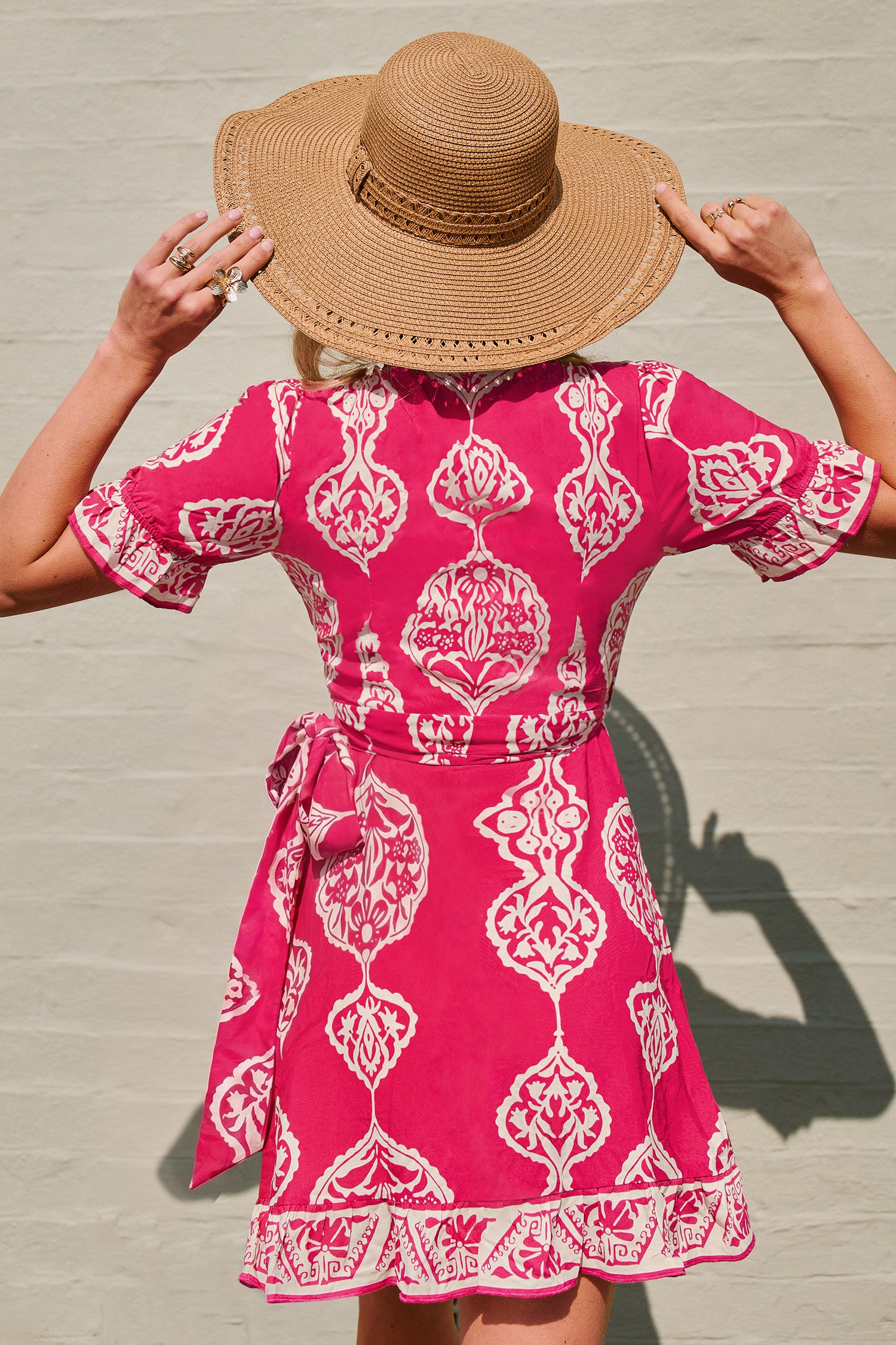 Rosa Kurzarm V-Ausschnitt Mini-Strandkleid im Ethno-Stil