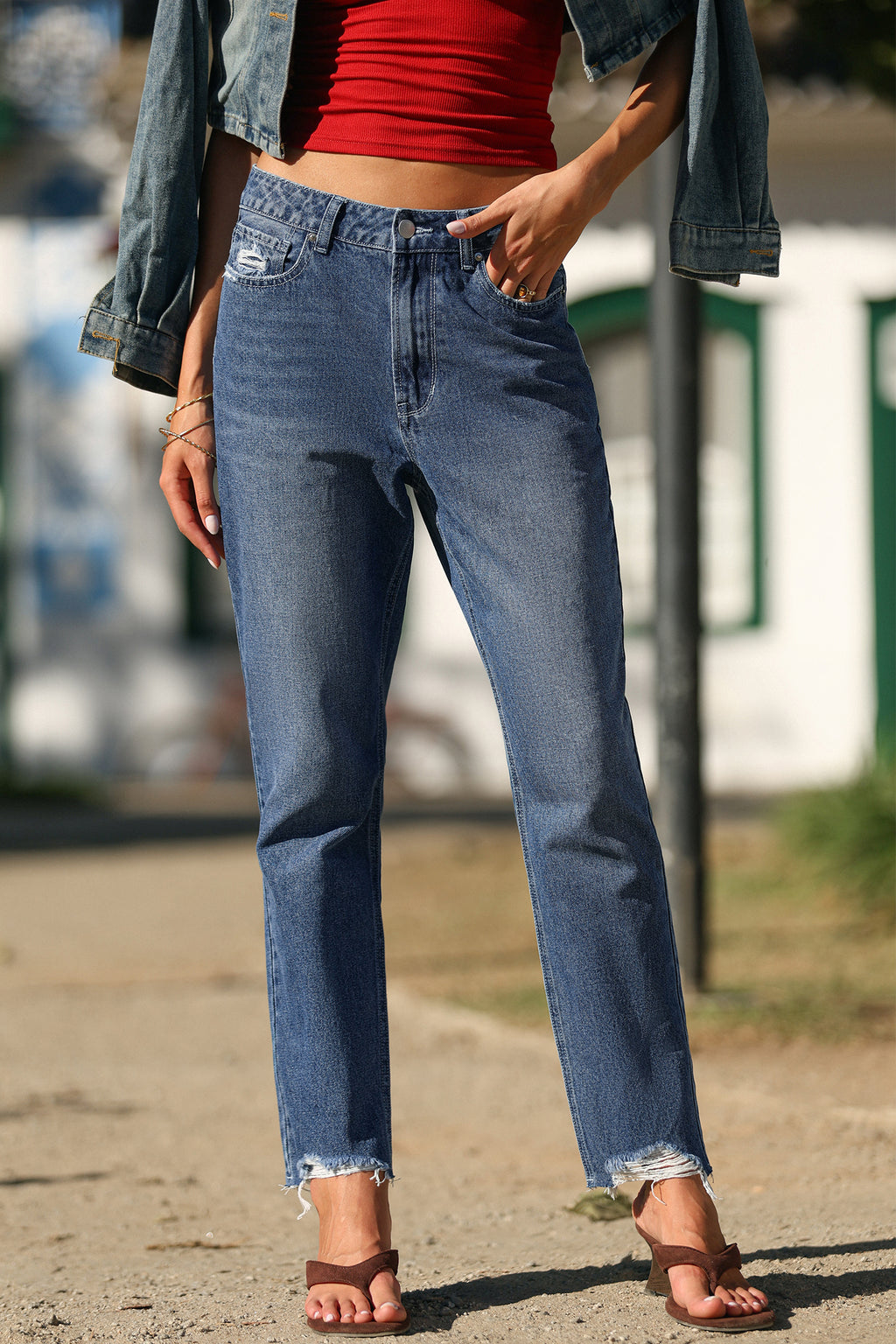 Blaue Jeanshose mit Taschen
