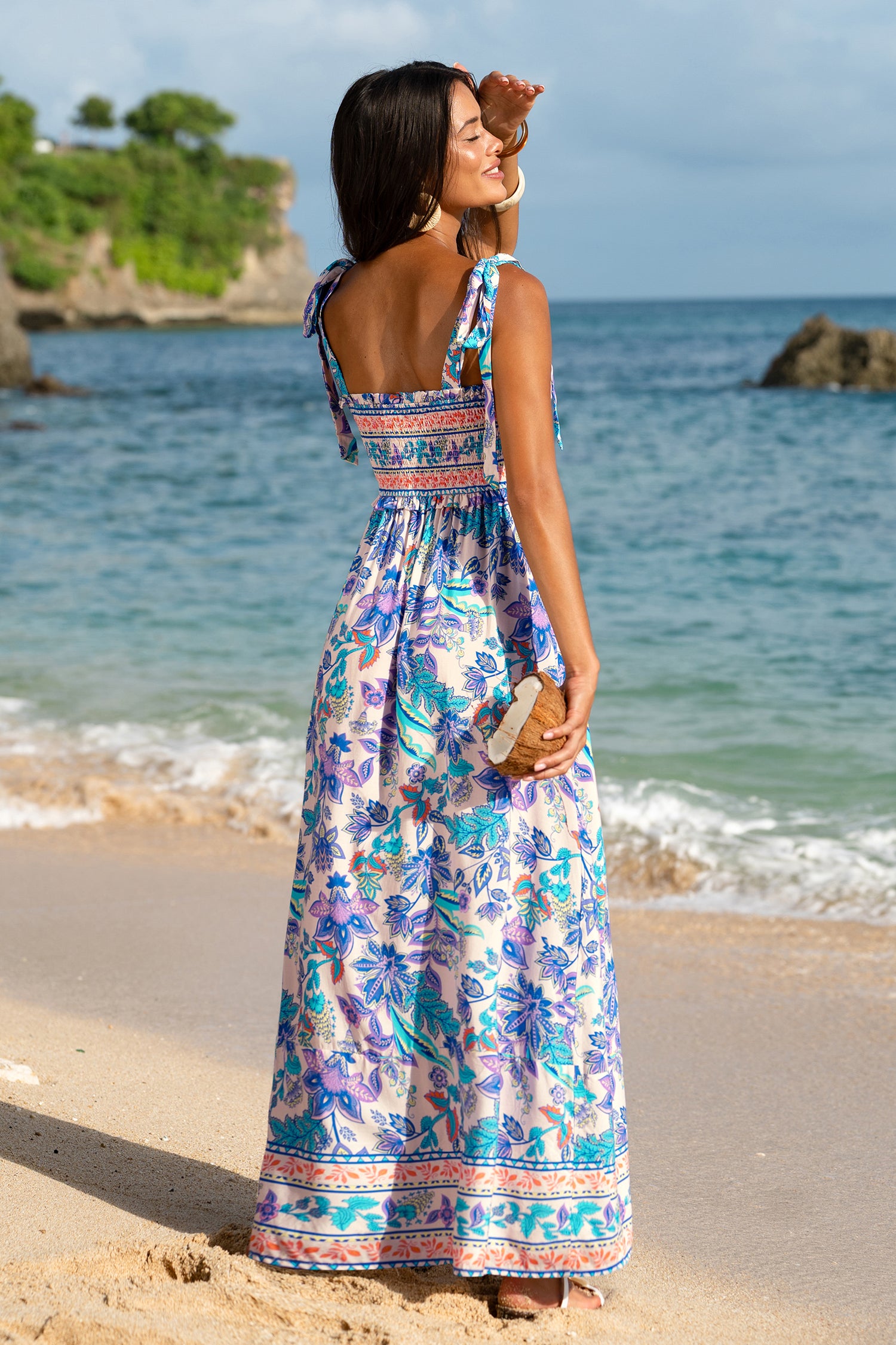 Lila geblümtes Maxi-Strandkleid mit eckigem Ausschnitt