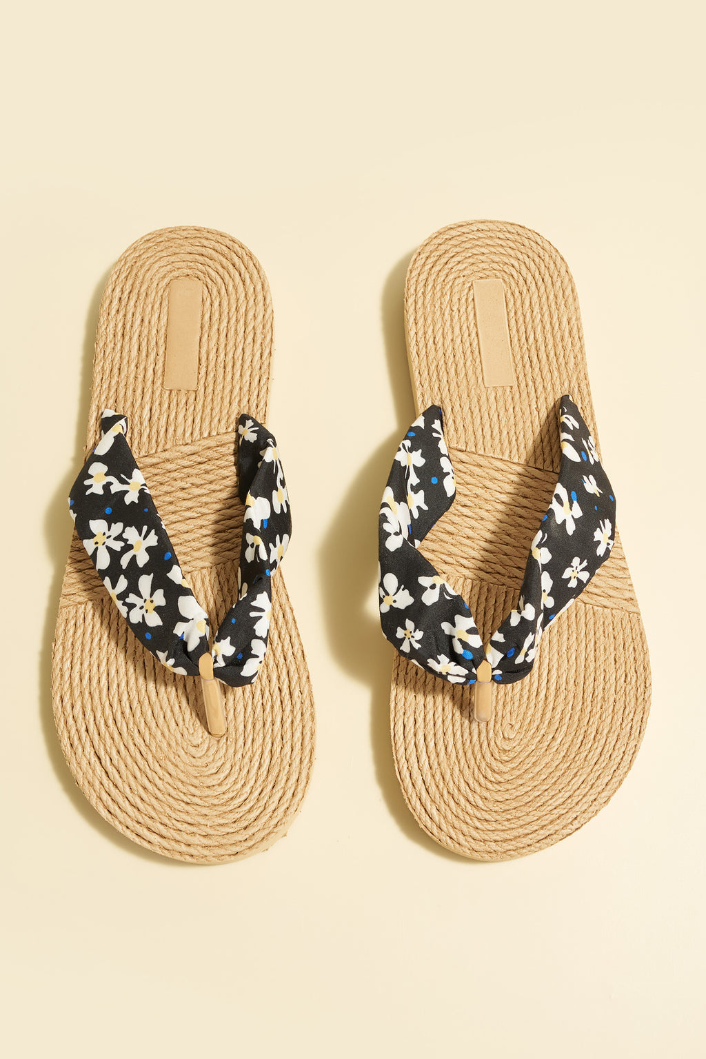 Sandalen mit Blumenmuster