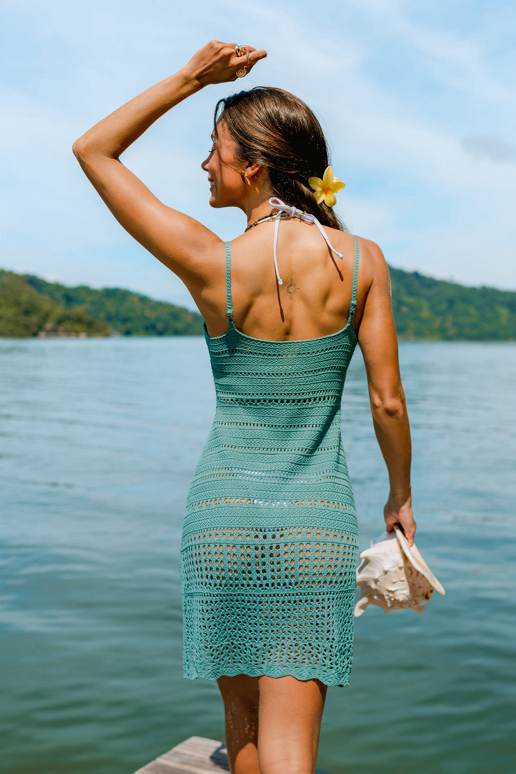 Grünes Strick-Mini-Strandkleid