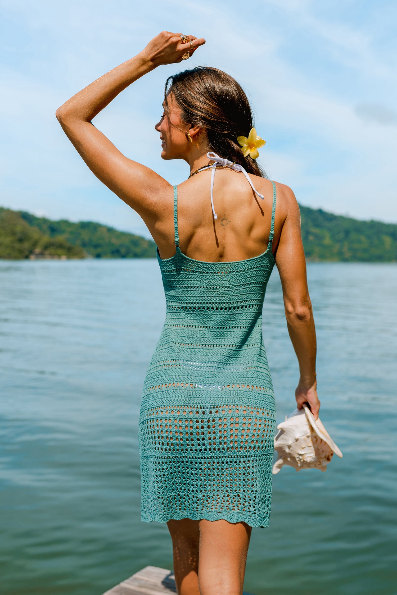 Grünes Strick-Mini-Strandkleid
