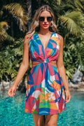 Abstraktes Ärmelloses Mini-Strandkleid in Wickeloptik